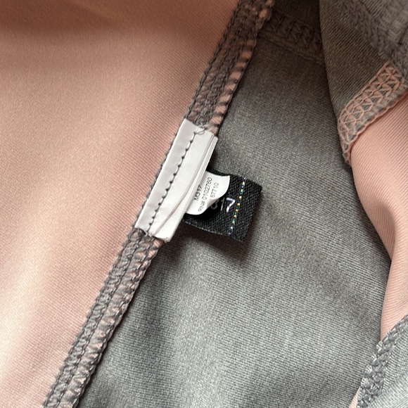 KATE SPADE Limited Edition Colorblock Pink, White, Gray Crop Capris Leggings M - Picture 8 of 9